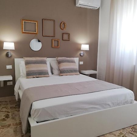 Ostuni Crispi House Hotel Екстериор снимка